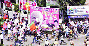 Blasts fail to foil Modi rally
