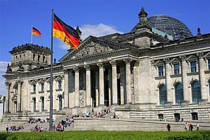 Germany steps up attacks on US over spying