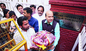 For he's a Jolly good fellow: Dikshit gifted onion hamper!