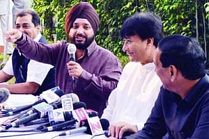 Cong terms him 'non performer' and an 'RSS nominee'