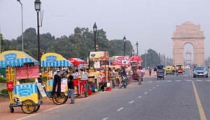 Vendors get the gate at India Gate