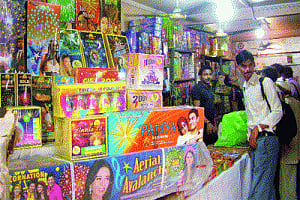Pre-Diwali rush throws traffic out of gear