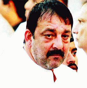 Parole ends, Sanjay Dutt returns to Yerwada jail