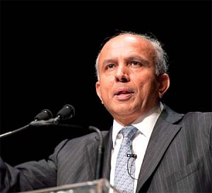 'High-debt' deal not right for BlackBerry: Prem Watsa