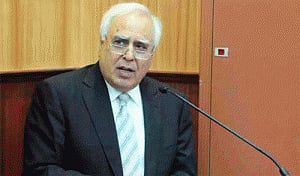 Sibal proposes bill to keep criminals away from politics