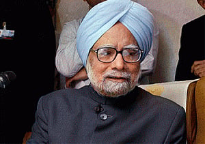 CHOGM boycott: Manmohan explains to Rajapaksa