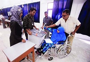 Nasheed may miss majority in first round of Maldives' poll