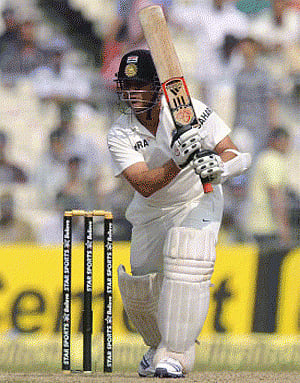 India reduced to 413/7, lead by 231