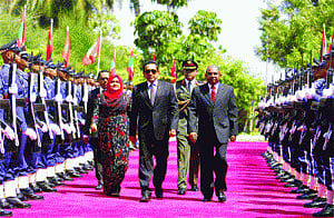 Yameen sworn in as new Maldives President