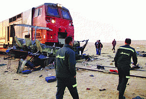 27 killed as train crashes into vehicles in Egypt