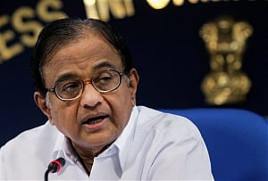 Chidambaram rejects Modi's 'lesson in economy'