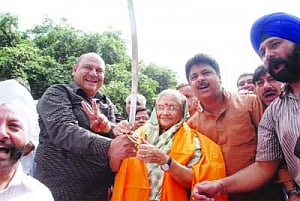 CM dares BJP, AAP to prove graft