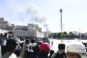 25 killed as militants storm Yemen defence complex