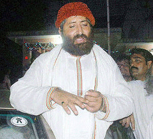 Narayan Sai aides detained for bribing cops; Rs 5 crore seized