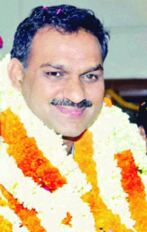 Will sitting MlAs sit tight as standoff deepens?