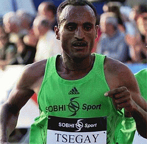Tsegay wins Delhi Half Marathon, sets new course record