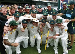 Australia beat England to win Test and reclaim Ashes