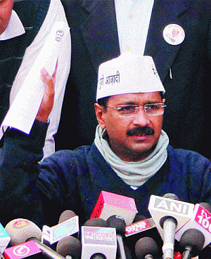 AAP plans kangaroo poll; seeks 25 lakh views on taking power