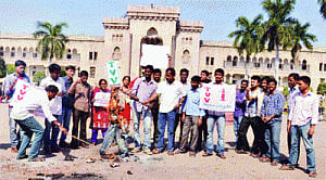 Telangana opponents stall House debate for 3rd day