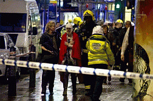 76 injured in london theatre ceiling collapse