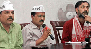 AAP set to rule Delhi, Kejriwal to be CM