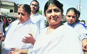 Police arrest Asaram's wife, daughter; release them