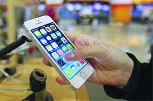 Apple reaches deal to take iPhone to China Mobile