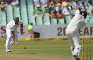 India 76 for 1 at lunch on day 1