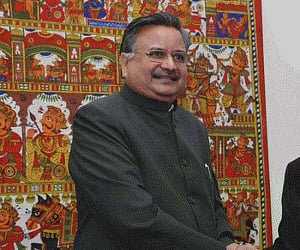 Congress stooping to low level of politics: Raman on snoopgate