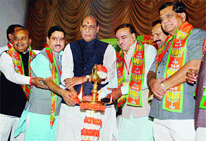 Snoopgate: Rajnath slams Cong for setting up judicial panel
