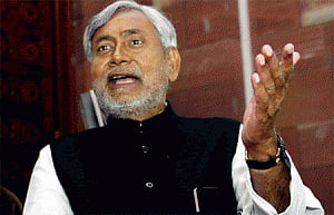 Nitish hits out at Cong on special status issue