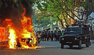 One dead, many injured during opposition march in Dhaka