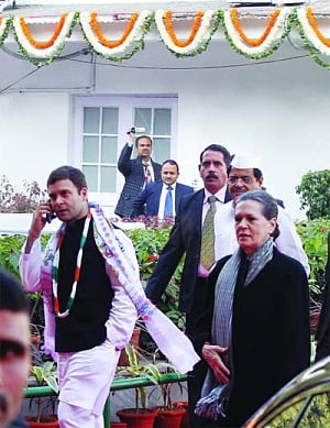 Media must report corruption  of other States also, says Sonia