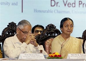 Narayanan apologizes to Presidency students for violence, says "failed" in his responsibility