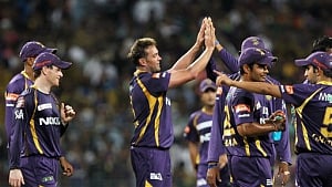 Gambhir, Kallis steer KKR to a comfortable victory (Roundup)