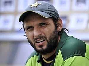 Afridi, Umar dropped from Pak squad for Champions Trophy