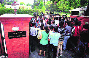 Cong backs Bansal for now