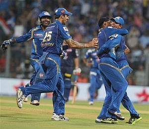 Daredevils elect to field against RCB