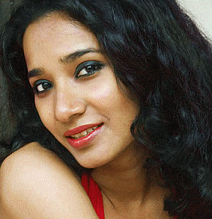 Tannishtha Chatterjee turns singer with 'Gulab Gang'