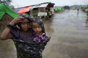 Cyclone slams Bangladesh