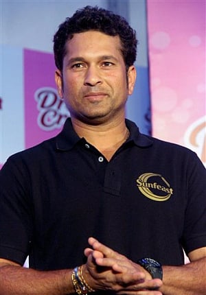 Tendulkar fans show grief on his retirement on Facebook, Twitter