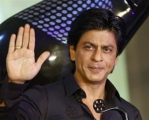 SRK's surgery Today, son comes down to be with him