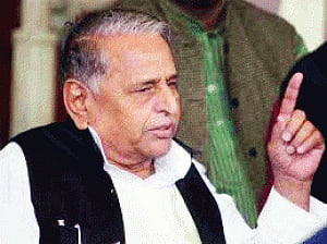 'lalu dancing to Cong tune'