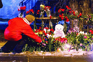 Russia buries dead as bombings toll hits 34