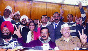 With Cong backing,  AAP wins trust vote