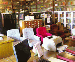 Bigwigs rob treasure trove of books from GAD library