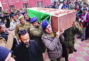 Cop killed fighting  militants in Sopore