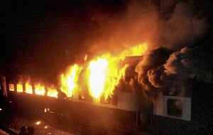 Nine burnt alive as fire breaks out in Bandra-Dehradun train