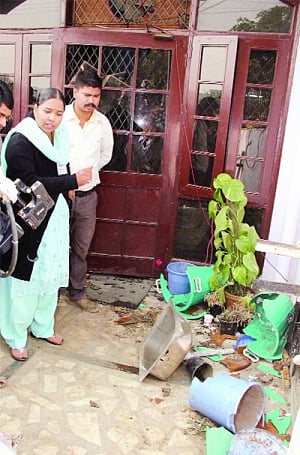 Citizen sleuths: CM wants phones used to stop graft