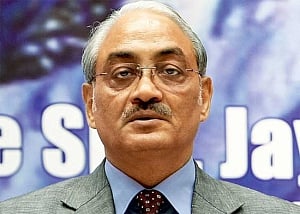Justice Swatanter Kumar moves HC seeking to restrain media